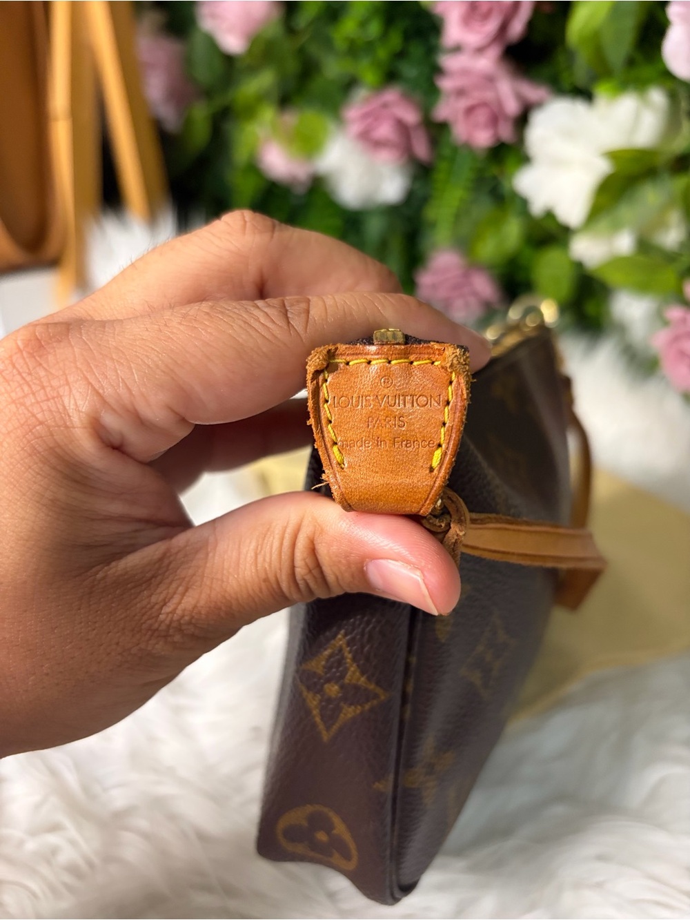 Louis Vuitton Monogram Pochette - Picture 4 of 11